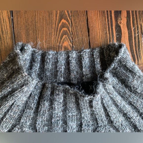 LYLA & LUXE • ribbed knit cropped sweater long sleeve grey fall fashion • xsmall - Picture 9 of 14